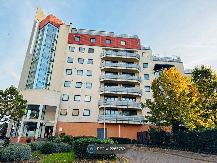 3 Bedroom Flat To Rent In Wards Wharf Approach, London, E16