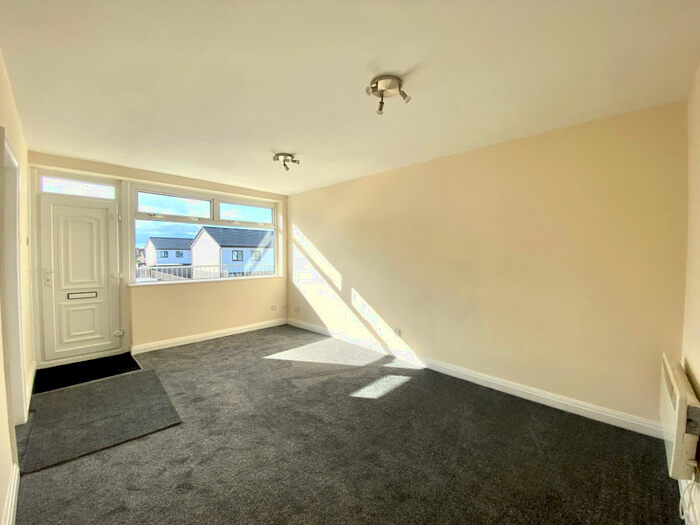 2 Bedroom Apartment To Rent In Larkholme Parade, Fleetwood, Lancashire, FY7