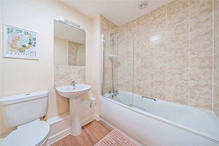 2 Bedroom Flat For Sale In Eden Road, Dunton Green, Sevenoaks, Kent, TN14