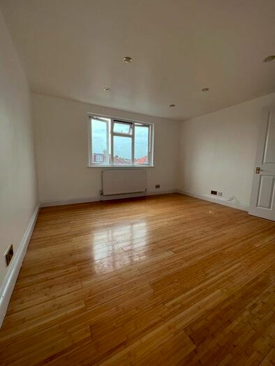 3 Bedroom Terraced House To Rent In Cuckoo Hall Lane, London, N9