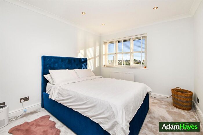 1 Bedroom Flat For Sale In Friern Park, North Finchley, N12