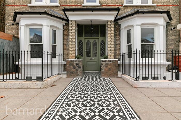 1 Bedroom Flat To Rent In Longley Road, London, SW17