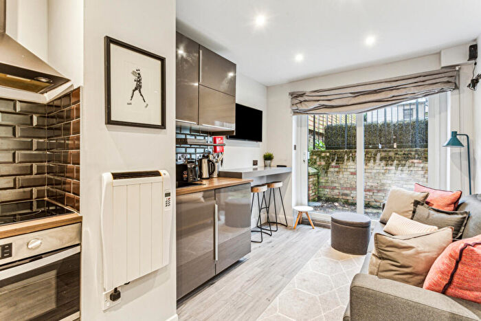 1 Bedroom Flat To Rent In Oakley Square, Camden Town, NW1
