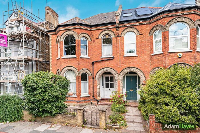 3 Bedroom Semi-Detached House For Sale In Lichfield Grove, Finchley Central, N3