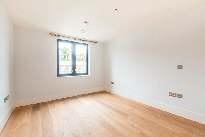 2 Bedroom Flat To Rent In Kilburn Park Road, Kilburn, London, NW6