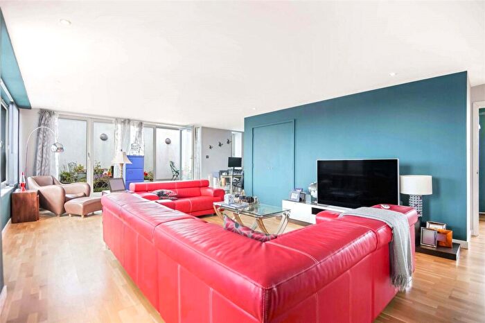 2 Bedroom Flat For Sale In Bell Street, Glasgow, Lanarkshire, G4