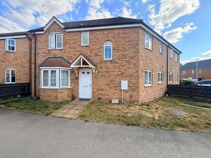 4 Bedroom Semi-Detached House For Sale In Fairbairn Way, Chatteris, Cambs., PE16