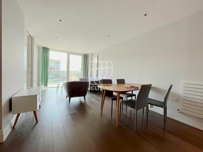3 Bedroom Flat To Rent In Hamond Court, London, KT2