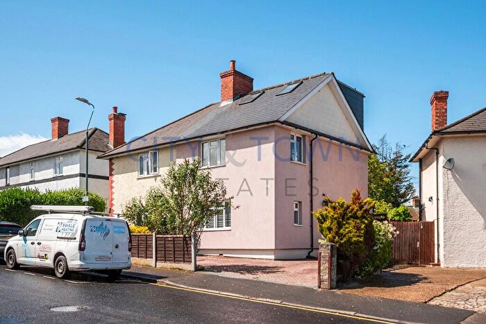 4 Bedroom Semi-Detached House For Sale In Heath Road, Crayford, Kent, DA1