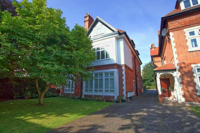 2 Bedroom Flat To Rent In Earls Avenue, Folkestone, CT20