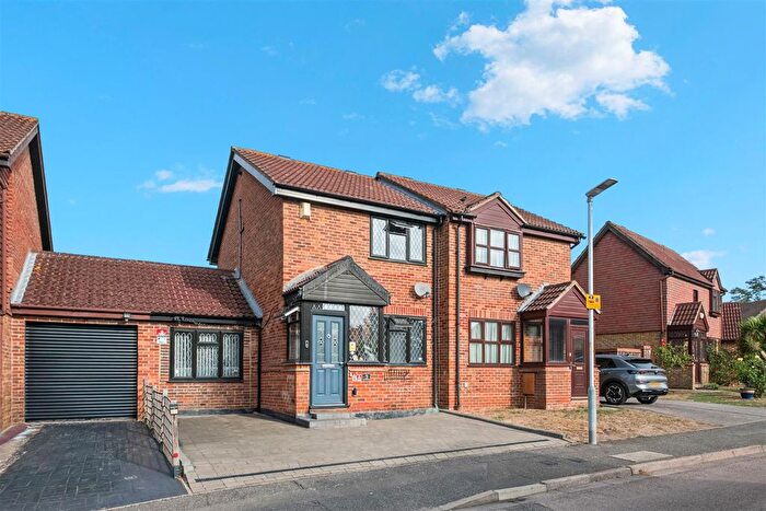 3 Bedroom Semi-Detached House For Sale In Telford Way, Yeading, UB4