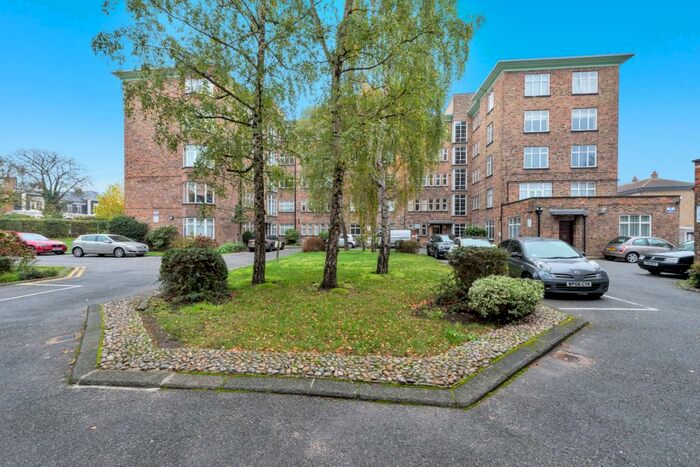 3 Bedroom Apartment To Rent In The Lawns, Lee Terrace, Blackheath, SE3