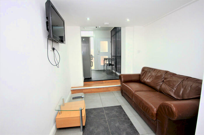 2 Bedroom Flat To Rent In Mount Street, Preston, Lancashire, PR1
