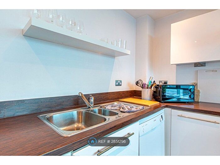 2 Bedroom Flat To Rent In St George Building, Leeds, LS1