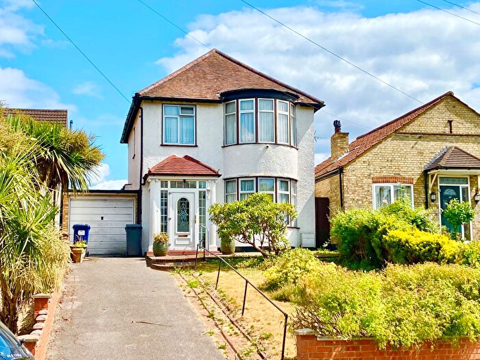 3 Bedroom Detached House For Sale In Crescent Road, East Barnet, EN4