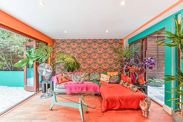 2 Bedroom Flat For Sale In Kellett Road, Brixton, London, SW2