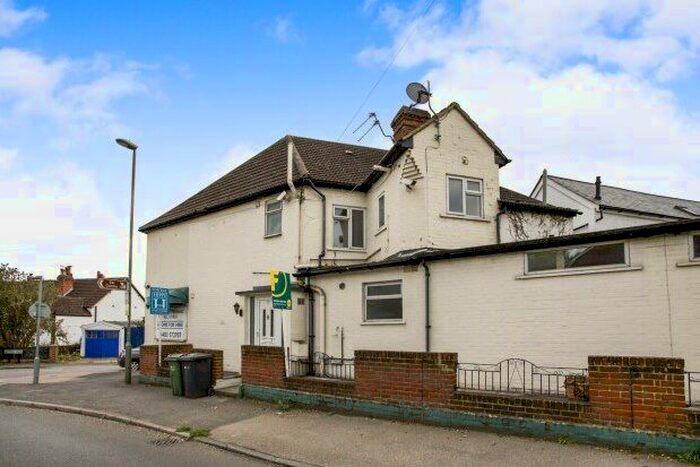 2 Bedroom Maisonette To Rent In Weyside Road, Guildford, GU1