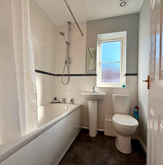 2 Bedroom End Of Terrace House To Rent In Keats Avenue, Redhill, Surrey, RH1