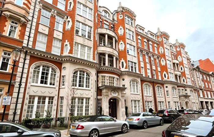 1 Bedroom Flat To Rent In Basil Street, Knightsbridge, London, SW3
