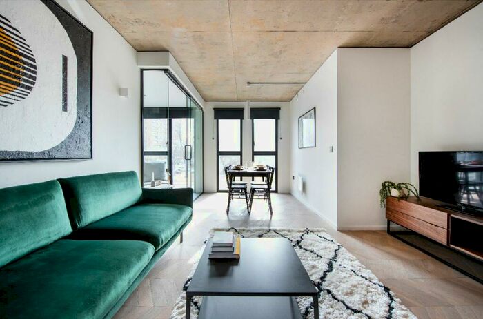 1 Bedroom Apartment To Rent In St George's Gardens, M15