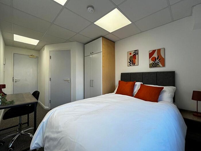 Apartment To Rent In Wilbury Villas -, S47