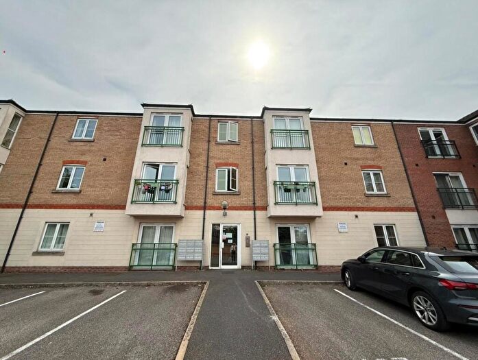 2 Bedroom Flat For Sale In Riverside Drive, Lincoln, LN5