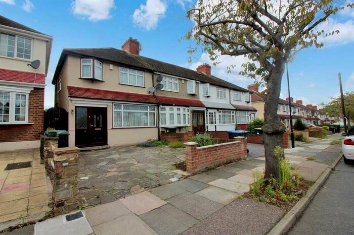 3 Bedroom End Of Terrace House To Rent In Goodwood Avenue, Enfield EN3
