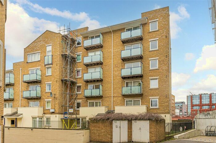 2 Bedroom Flat To Rent In Cascades Court, - Hartfield Crescent, Wimbledon, SW19