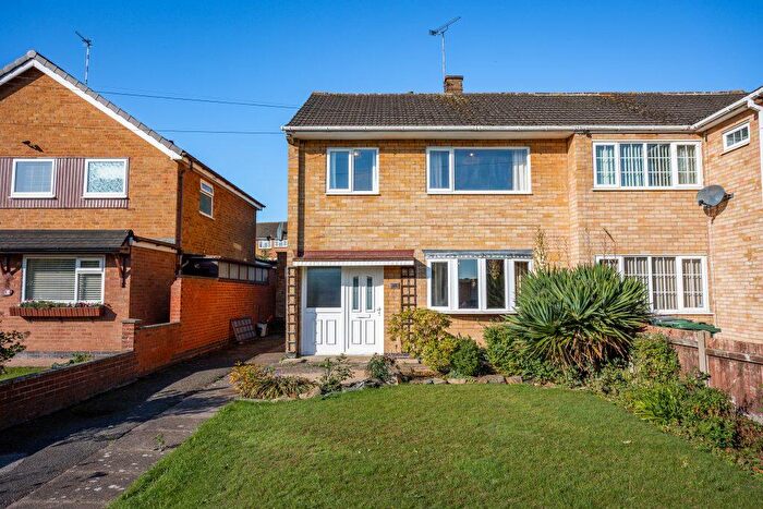3 Bedroom Semi-Detached House For Sale In Blenheim Road, Birstall, LE4