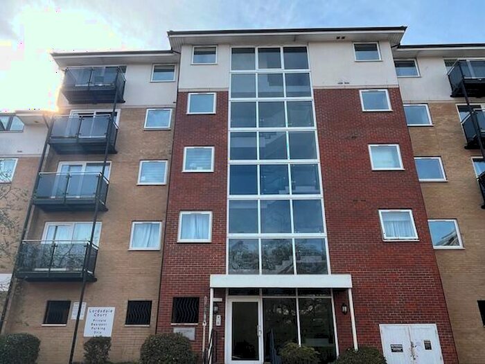 2 Bedroom Flat To Rent In Seacole Gardens, Southampton, SO16