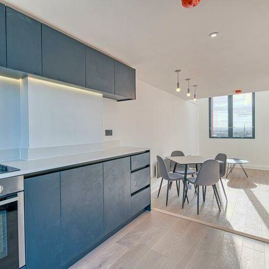 3 Bedroom Apartment To Rent In Spinners Way, Manchester, England, M15