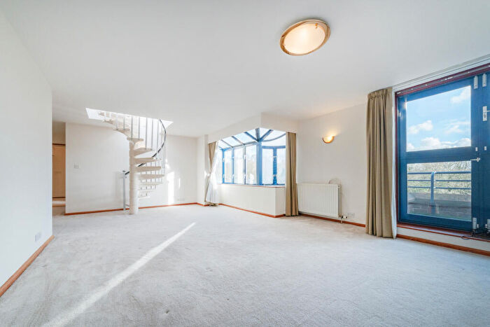 3 Bedroom Flat To Rent In Firecrest Drive, Hampstead, NW3
