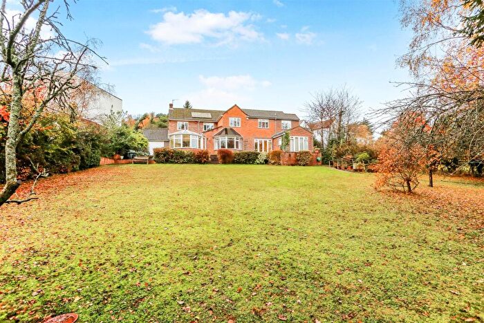 6 Bedroom Detached House To Rent In Highfield, Banstead, SM7