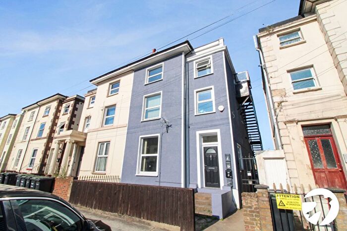 Studio To Rent In Pier Road, Northfleet, Gravesend, Kent, DA11