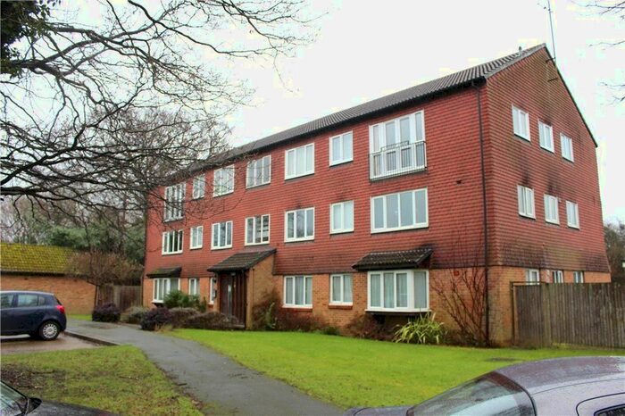 2 Bedroom Flat To Rent In Hallington Close, GU21