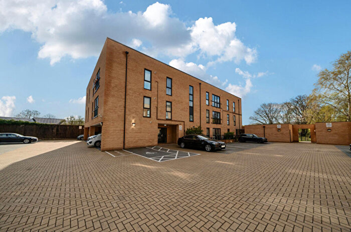 2 Bedroom Flat For Sale In Exchange Close, Aldershot, Hampshire, GU11
