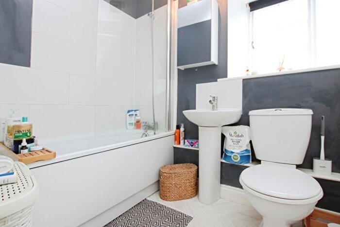 2 Bedroom End Of Terrace House To Rent In Conygre Road - Filton, BS34