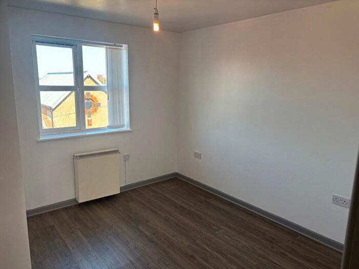 2 Bedroom Apartment To Rent In Egan Court, CH41