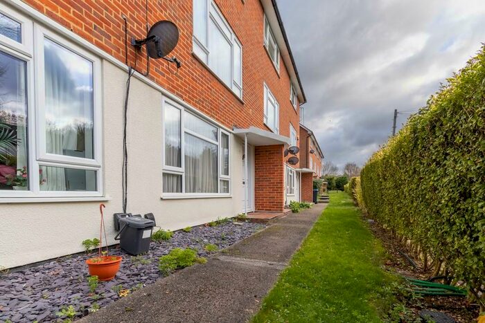 1 Bedroom Ground Flat To Rent In Lower Barn Road, Purley, CR8