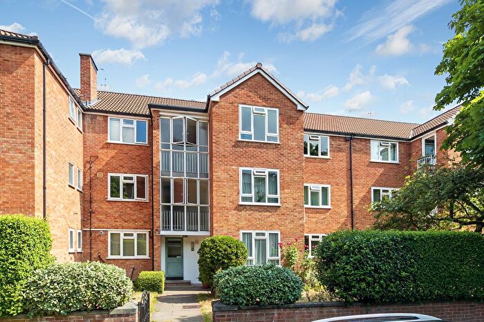 2 Bedroom Flat For Sale In Royston Court, Lichfield Road, Kew, Richmond, Surrey, TW9