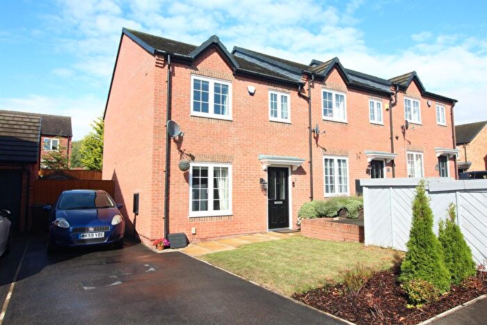 3 Bedroom Town House For Sale In Albert Court, Great Preston, Leeds, LS26