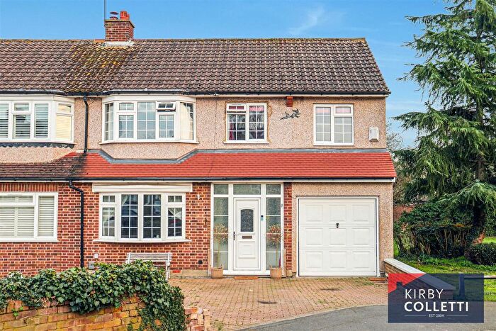 4 Bedroom Semi Detached House For Sale In Trafalgar Avenue, Broxbourne, EN10