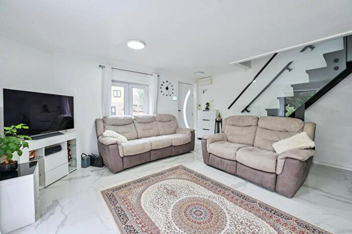 3 Bedroom House For Sale In Cunard Walk, Canada Water, London, SE16