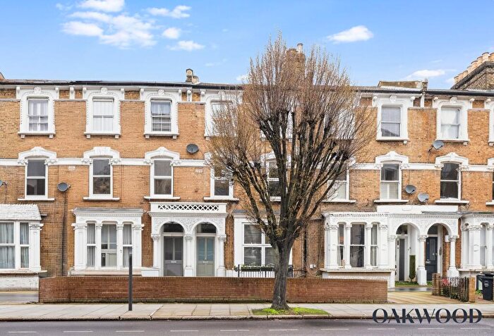 3 Bedroom Flat For Sale In Brownswood Road, London, N4