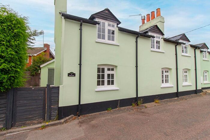 3 Bedroom Cottage To Rent In West Street, Odiham, RG29