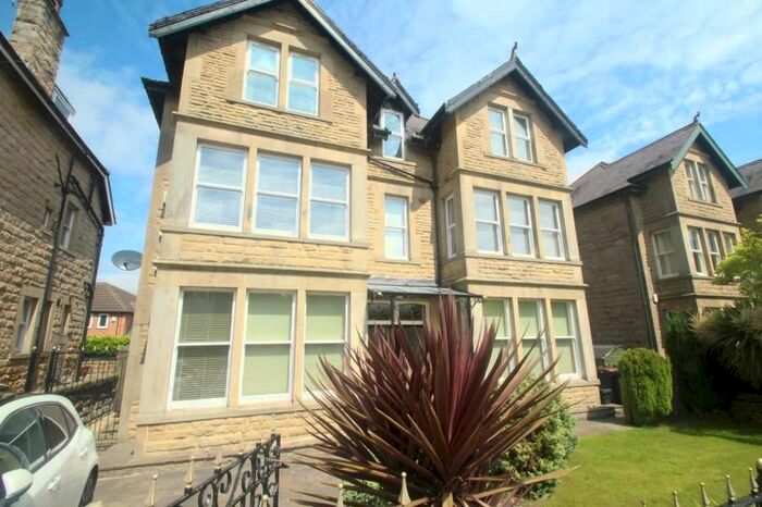 3 Bedroom Flat To Rent In South Drive, Harrogate, HG2