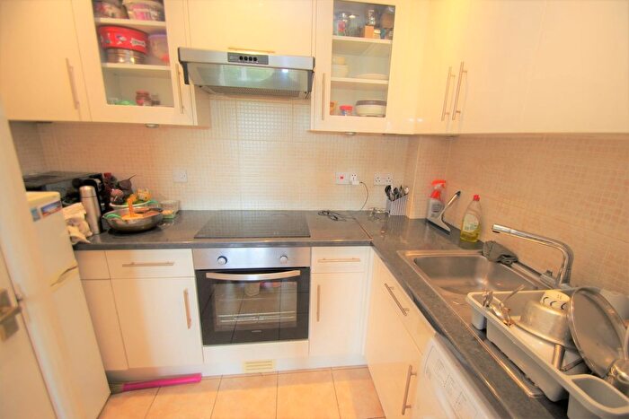 1 Bedroom Flat To Rent In Park Lodge, - St Albans Road, Watford, WD25