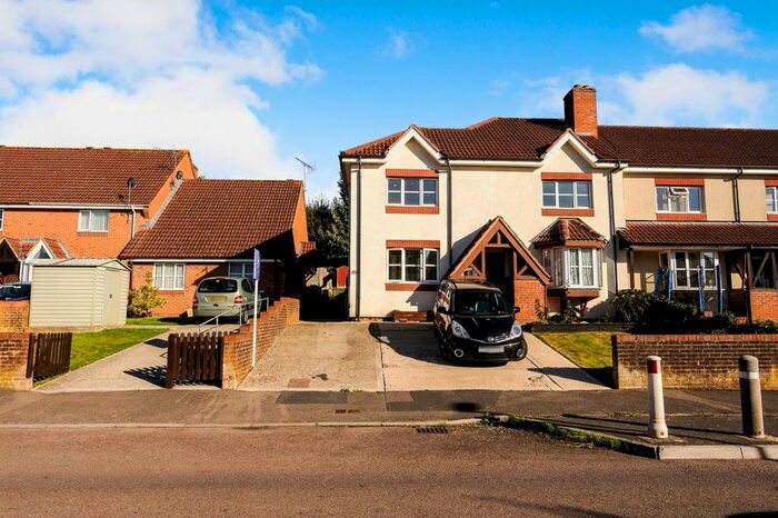 2 Bedroom Maisonette To Rent In Juniper Way, Stonehouse GL10