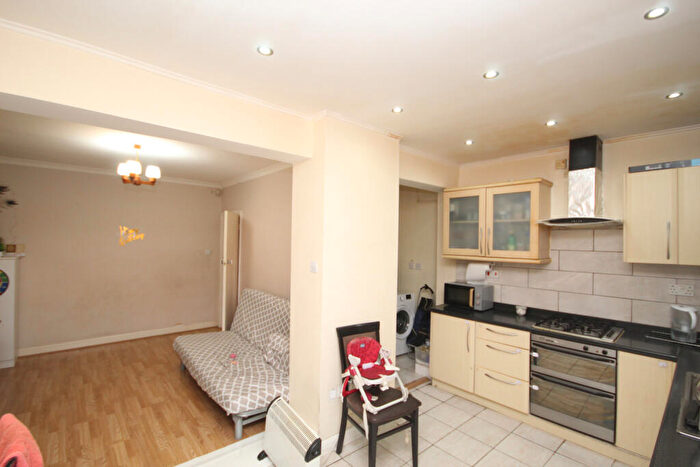 4 Bedroom Terraced House To Rent In Bridgewater Road, Wembley, Middlesex, HA0