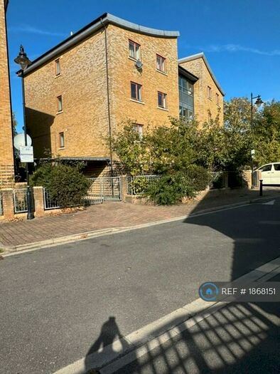 3 Bedroom Flat To Rent In Peach Grove, London, E11